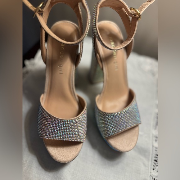 Brand new platform high heels. Stunning shoes. - Picture 7 of 12